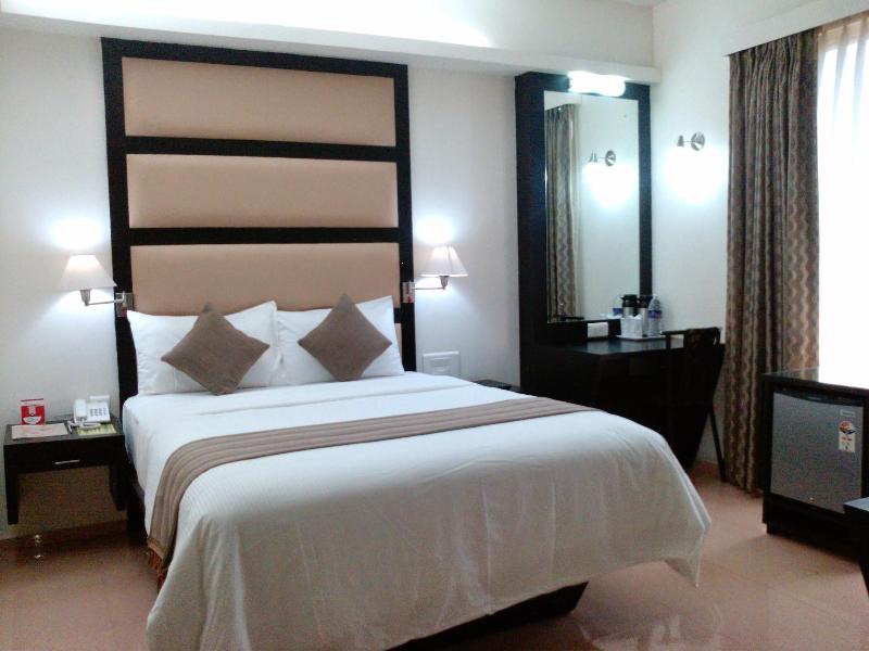 Pattom Royal Hotel image