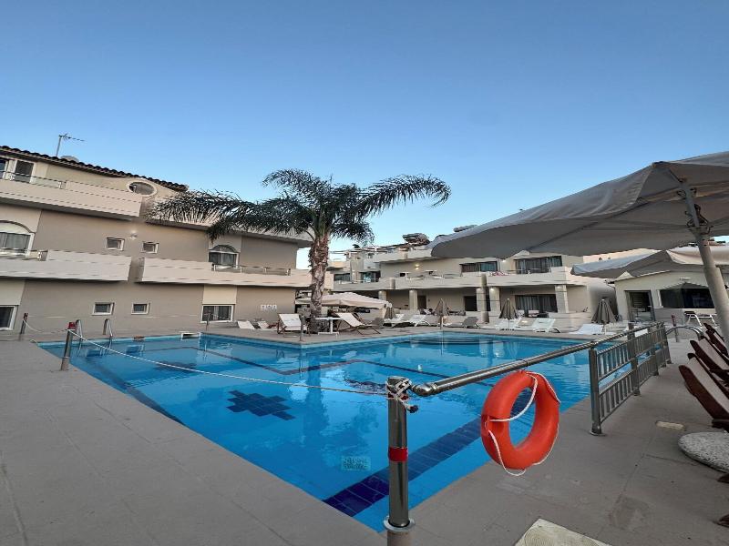 Sirena Apartments image