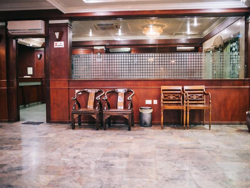 Gloris Hotel image