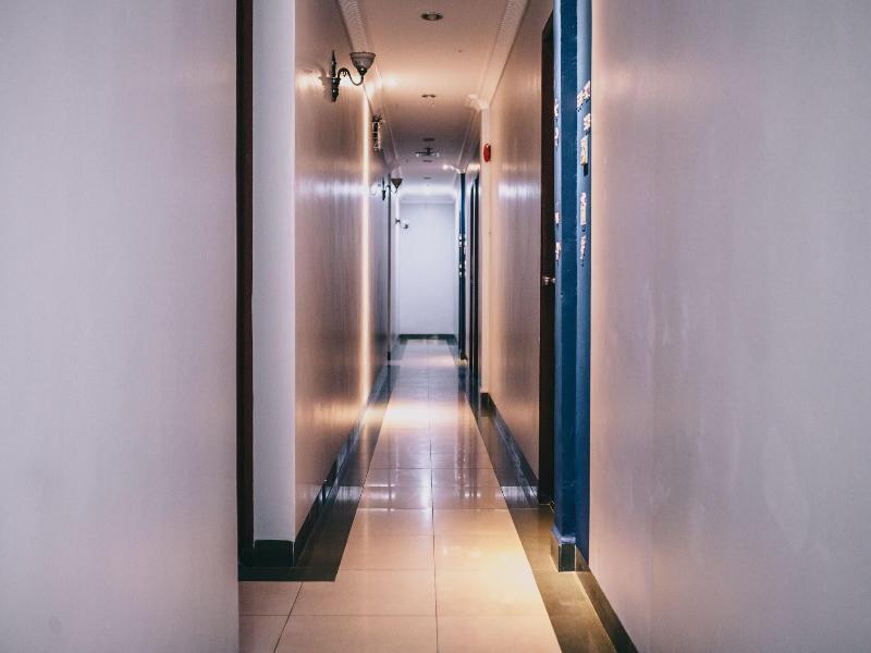Gloris Hotel image