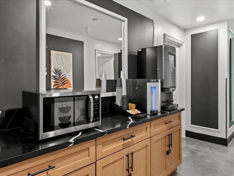 Le Bon Hotel Hollywood image