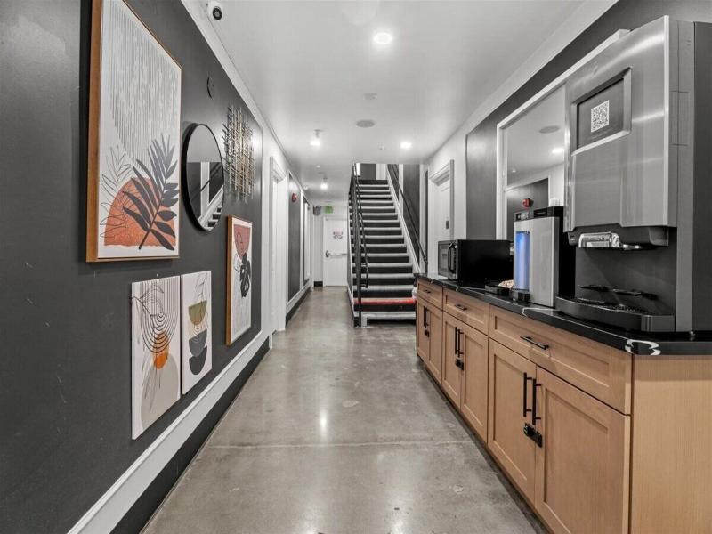 Le Bon Hotel Hollywood image