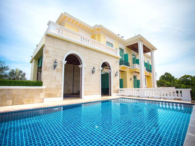 Chateau De Khaoyai Hotel Resort