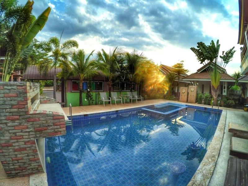 Baan Soontree Hotel