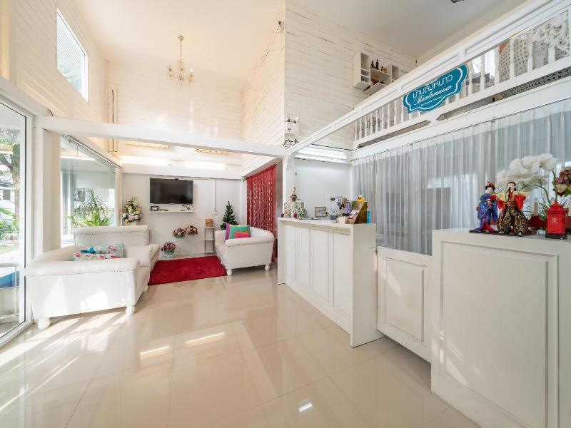 Banlomnow Hotel image
