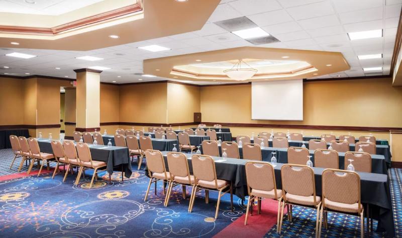 Capitol Plaza Hotel Jefferson City image