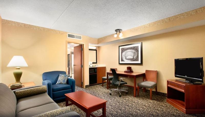 Capitol Plaza Hotel Jefferson City image