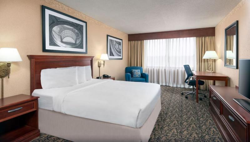 Capitol Plaza Hotel Jefferson City image