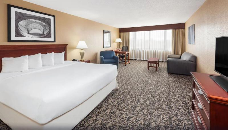Capitol Plaza Hotel Jefferson City image