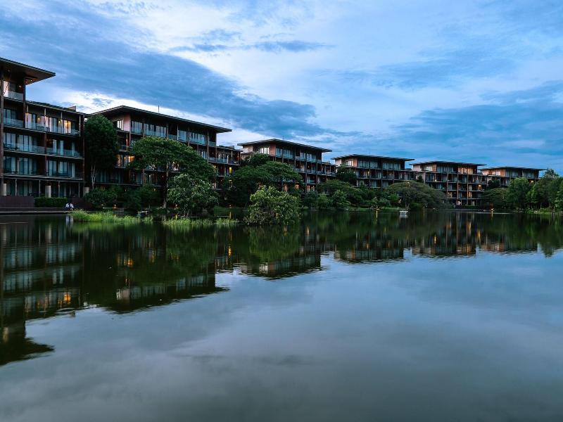Atta Lakeside Resort Suite