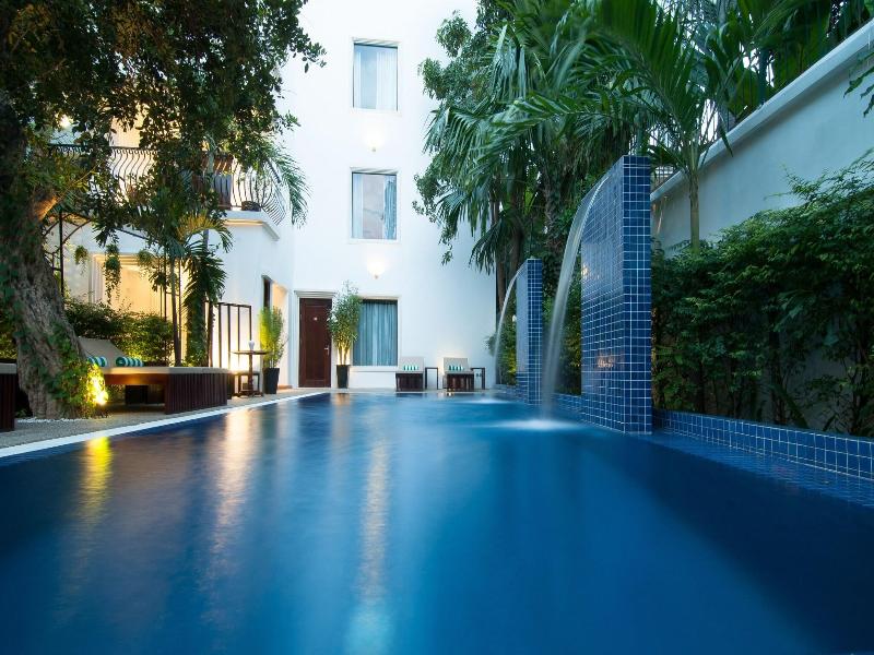 La Rose Suites image