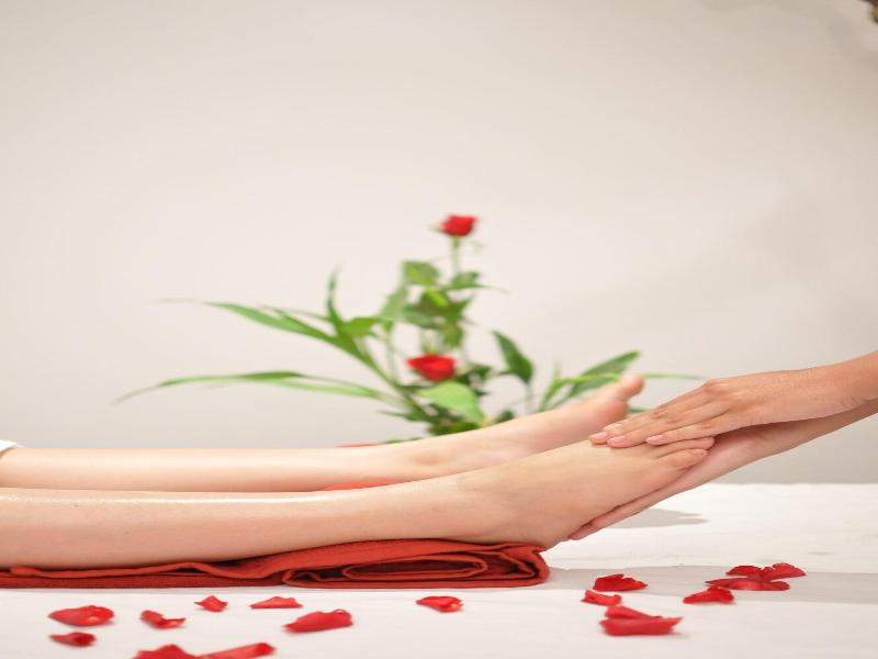 La Rose Suites image