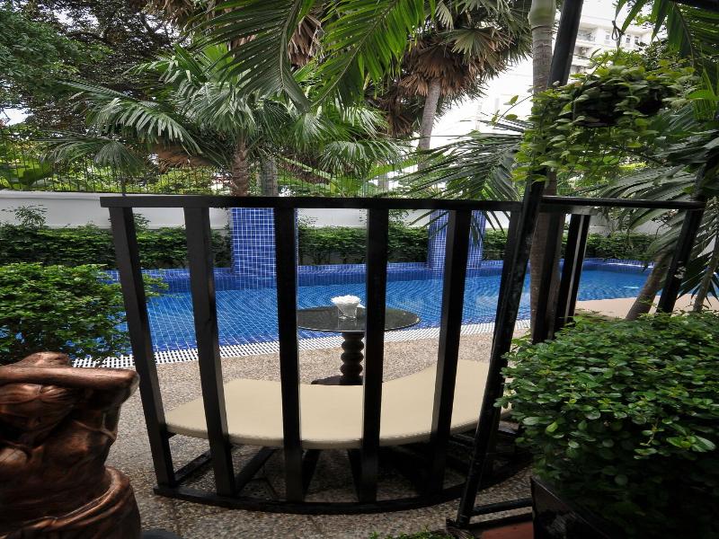 La Rose Suites image