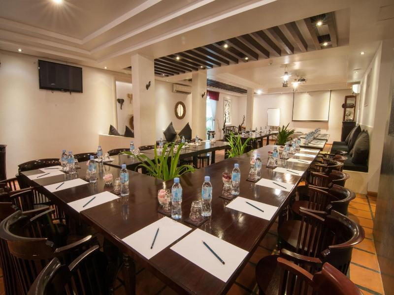 La Rose Suites image