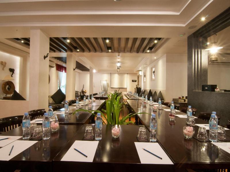 La Rose Suites image