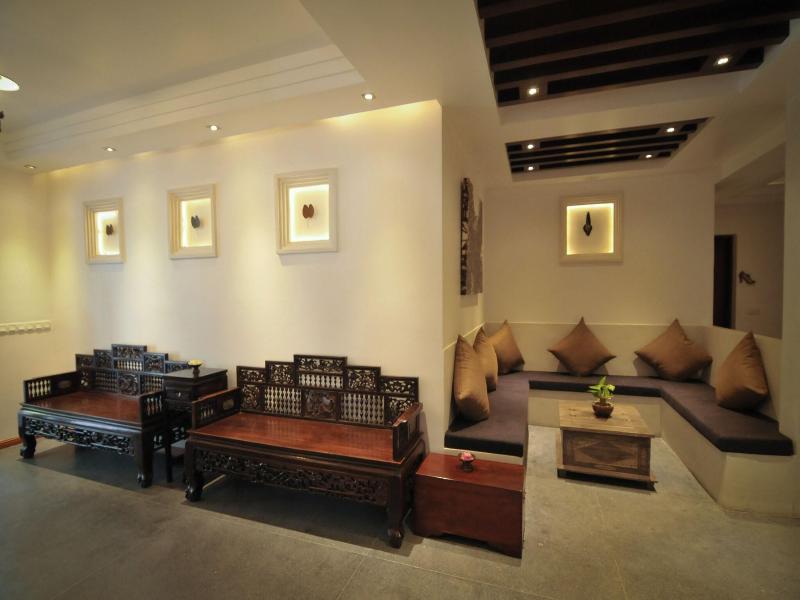 La Rose Suites image