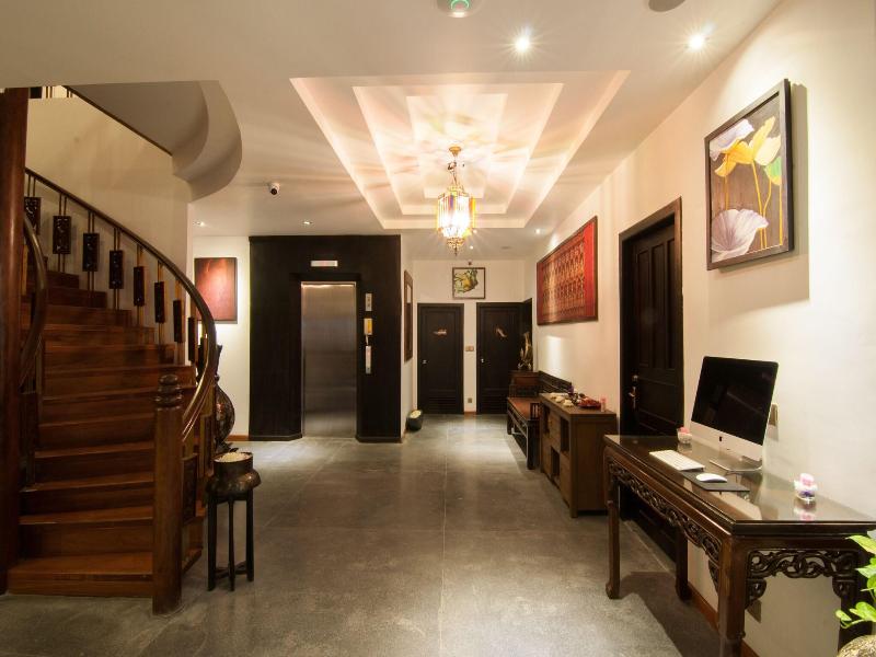 La Rose Suites image