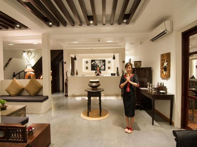 La Rose Suites image