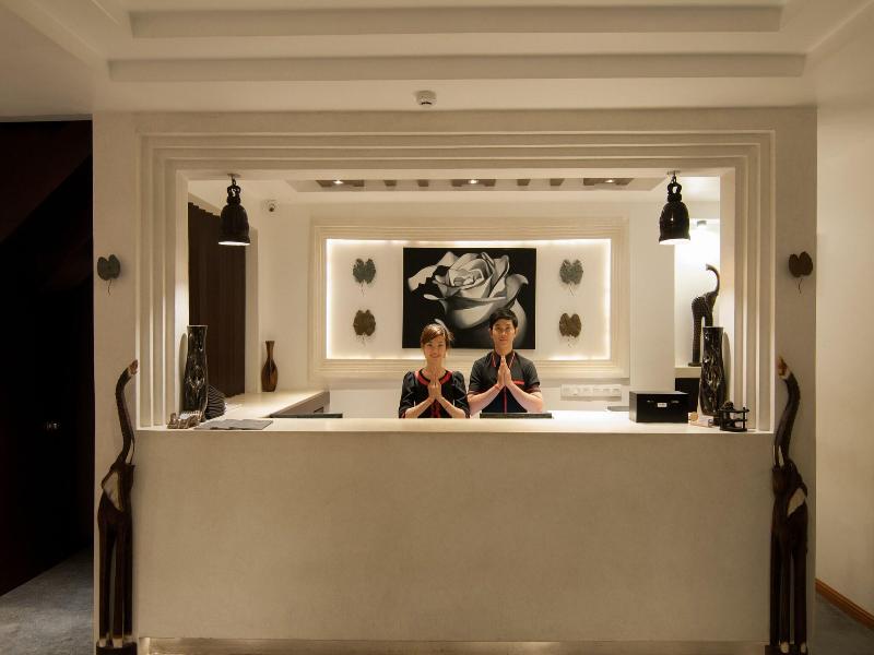 La Rose Suites image
