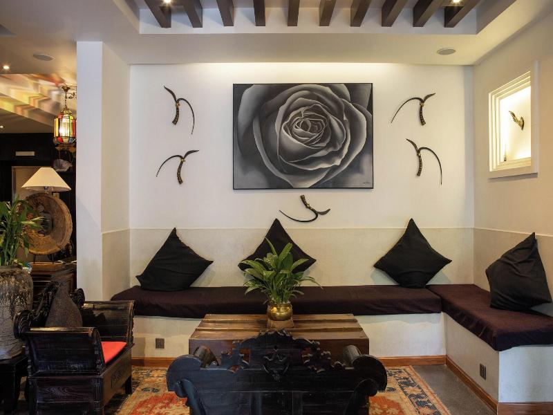 La Rose Suites image