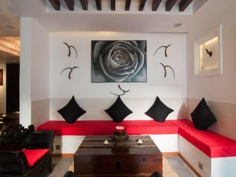 La Rose Suites image