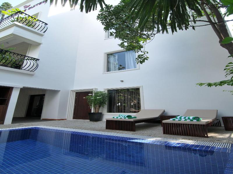 La Rose Suites image