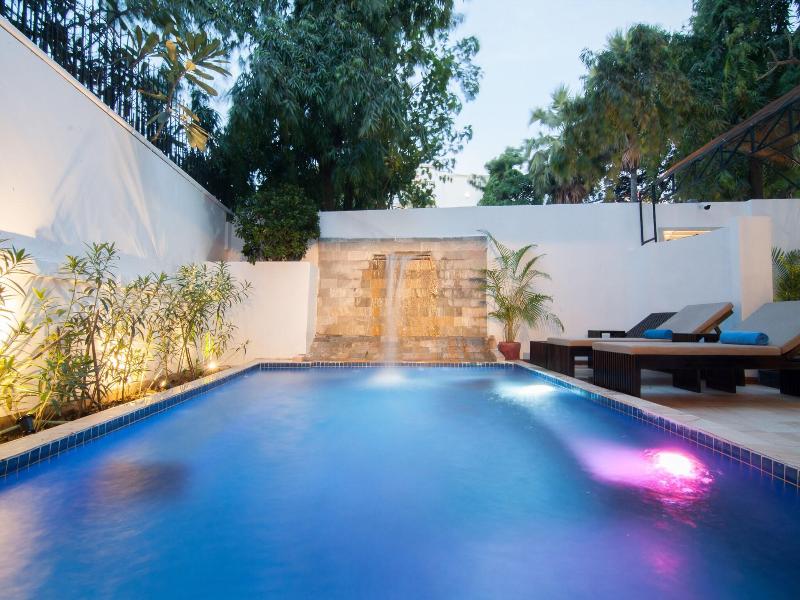 La Rose Suites image