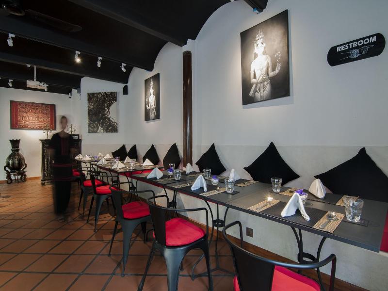 La Rose Suites image