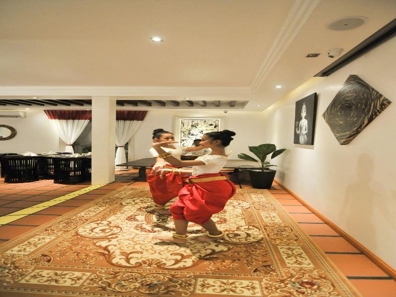 La Rose Suites image