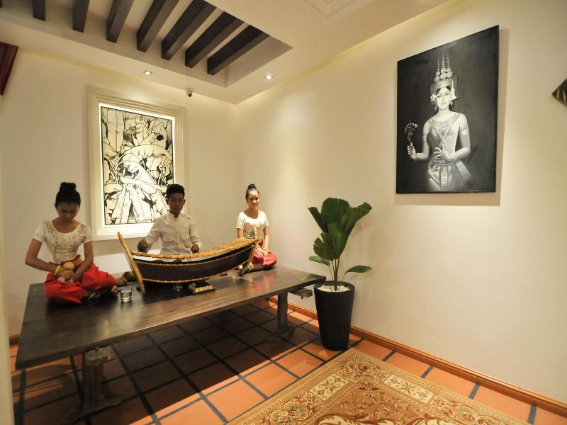 La Rose Suites image