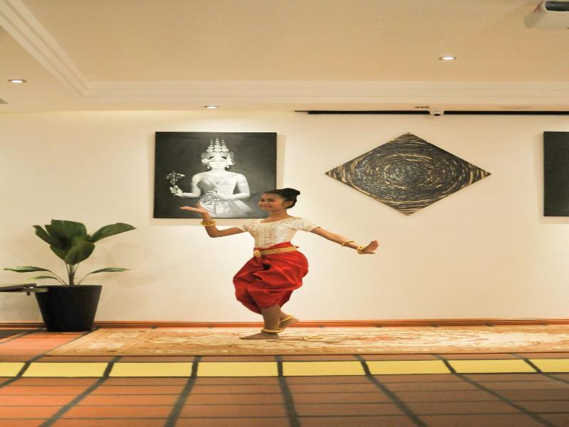 La Rose Suites image