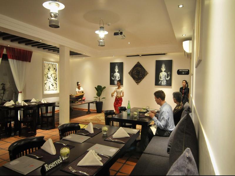 La Rose Suites image