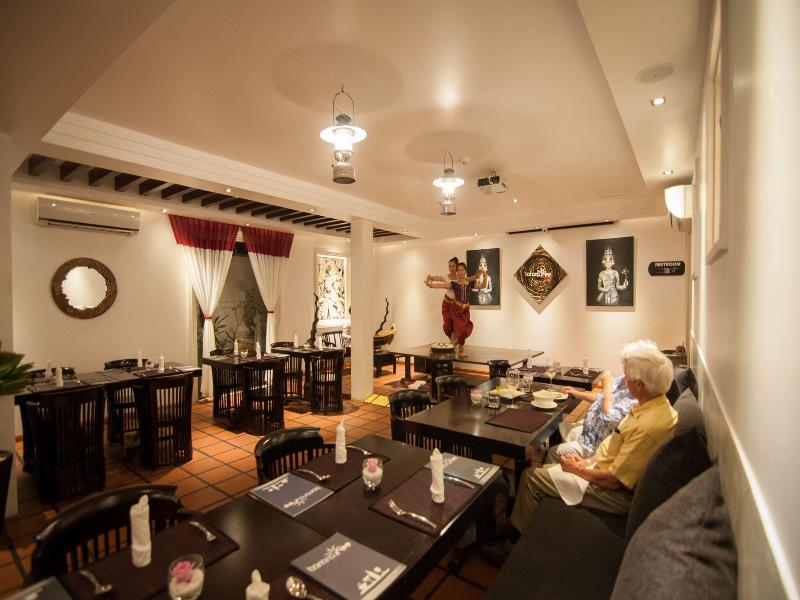 La Rose Suites image