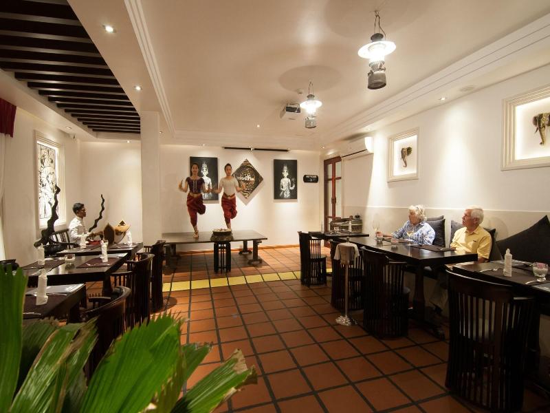La Rose Suites image