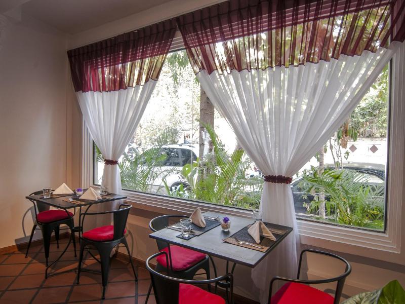 La Rose Suites image