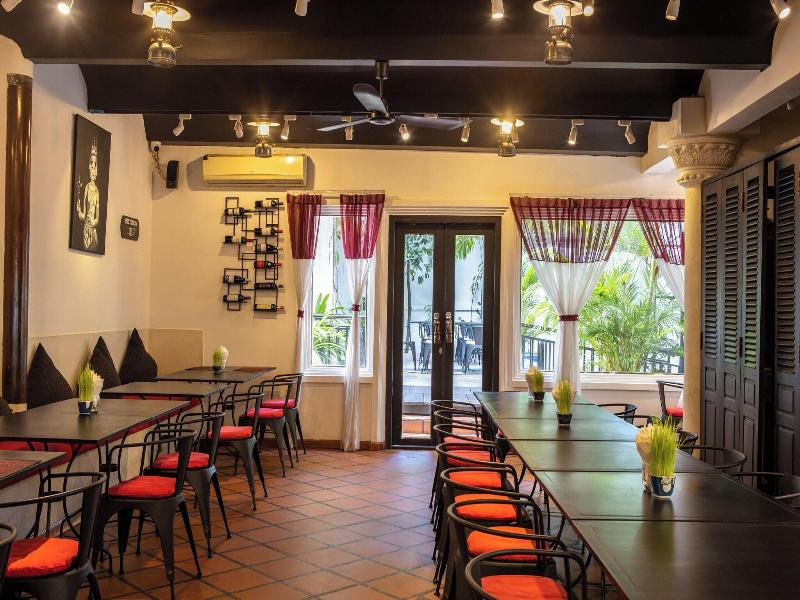 La Rose Suites image