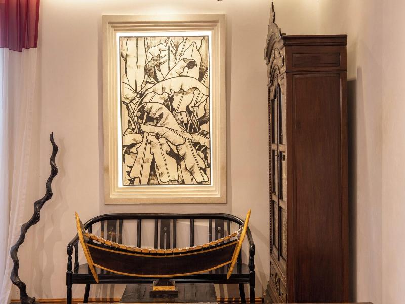 La Rose Suites image
