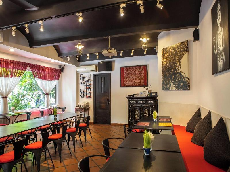 La Rose Suites image
