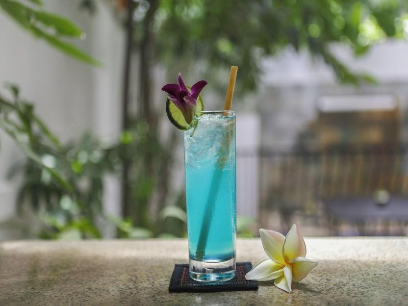 La Rose Suites image