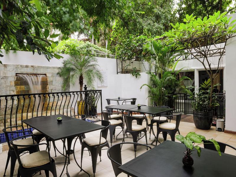 La Rose Suites image