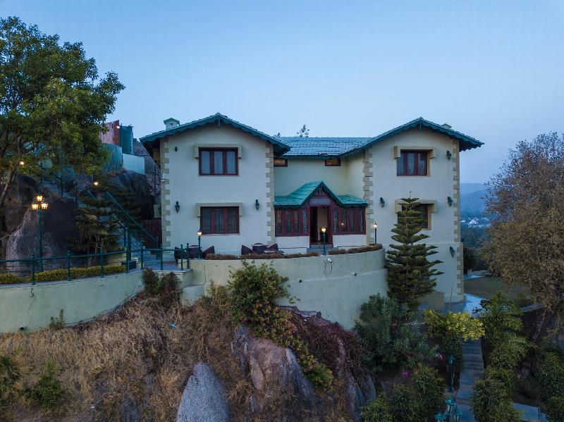 Hotel Manek Manor by Mount Regency
