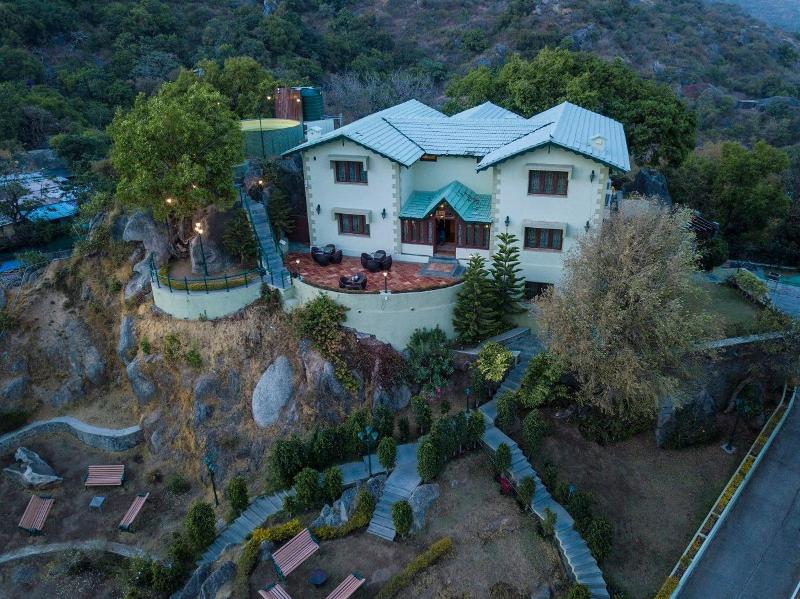 Hotel Manek Manor by Mount Regency