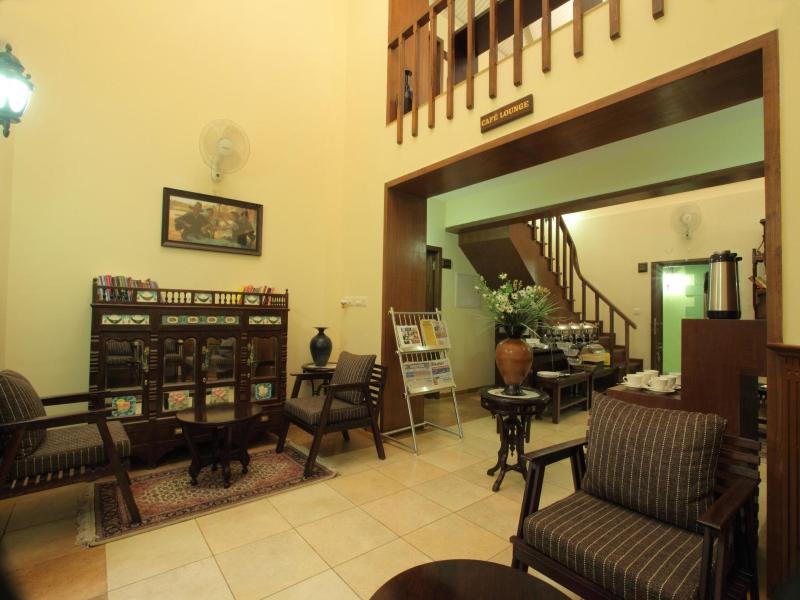 Hotel Manek Manor by Mount Regency