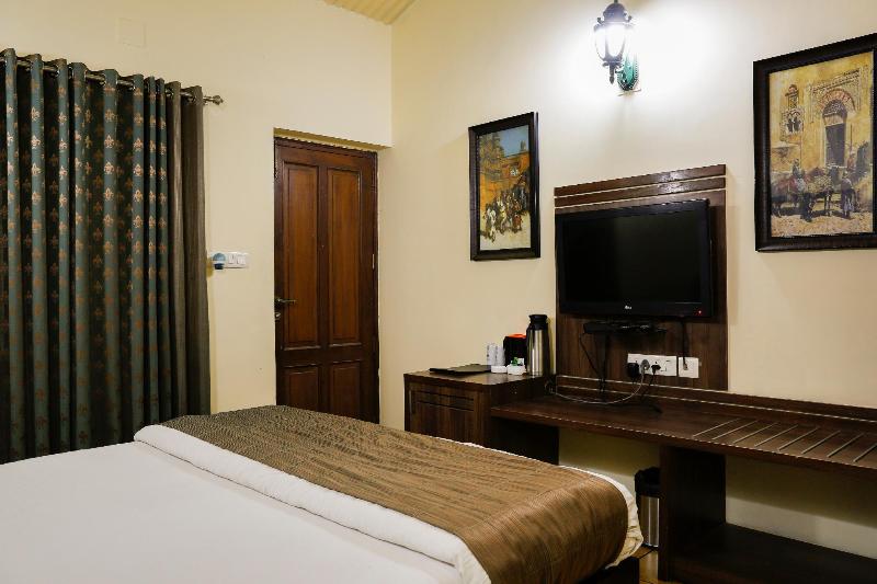 Hotel Manek Manor by Mount Regency
