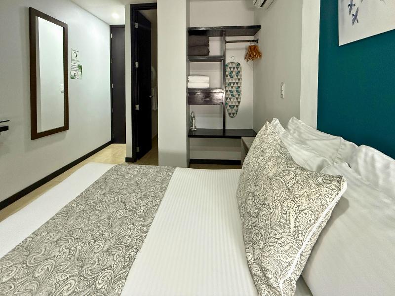 hotel greenview medellin image