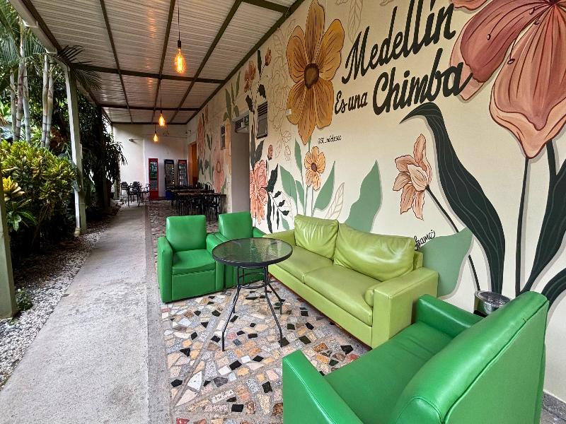 hotel greenview medellin image
