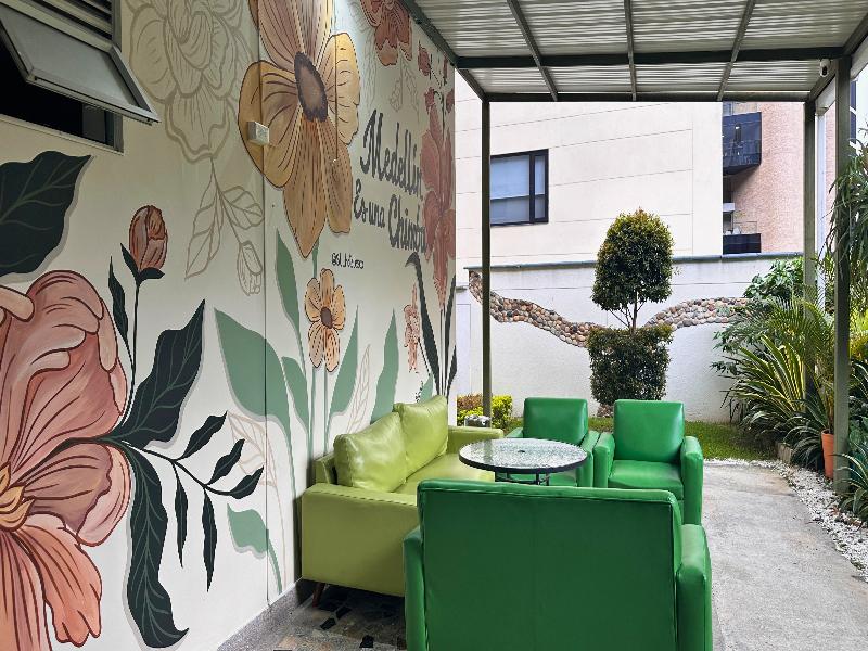 hotel greenview medellin image