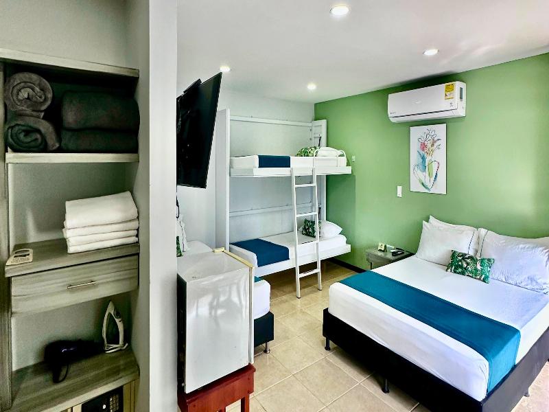 hotel greenview medellin image