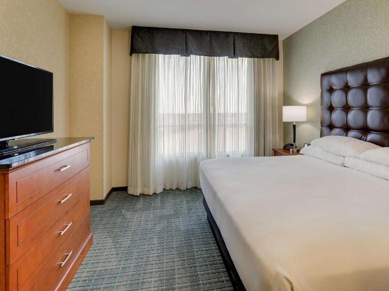 Drury Inn Suites Phoenix Chandler Fashion Center image
