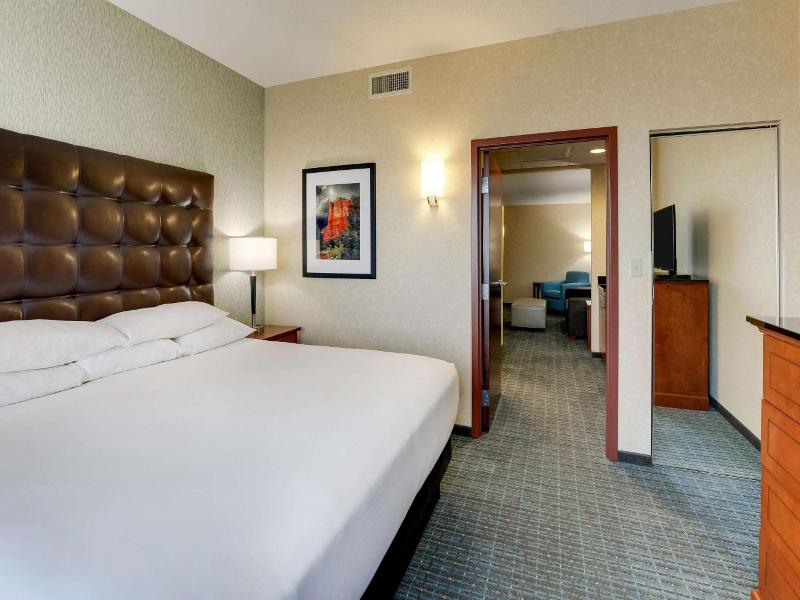 Drury Inn Suites Phoenix Chandler Fashion Center image